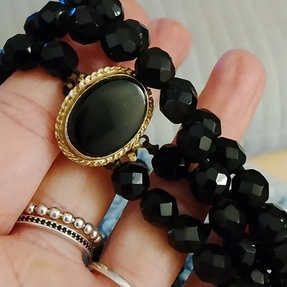 Elegant Black Jet Glass Necklace with Gold Accent - Picture 5 of 12
